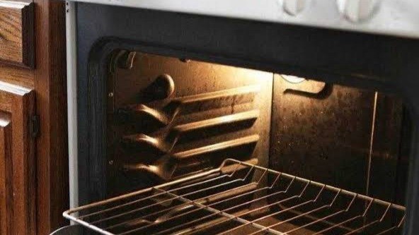 Ankastre fırının yağları nasıl çıkar?