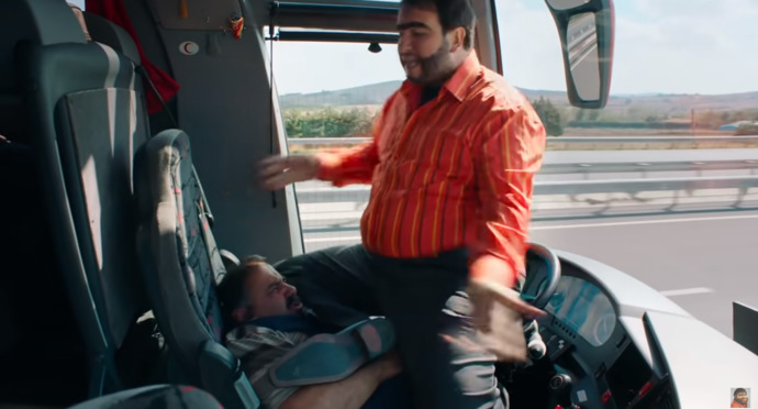 Doğru direksiyon tutuşu nasıl olmalıdır?