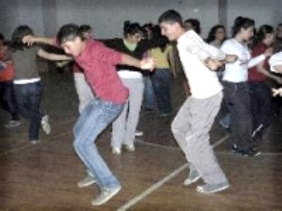Sizce kolbastı nereye aittir?
