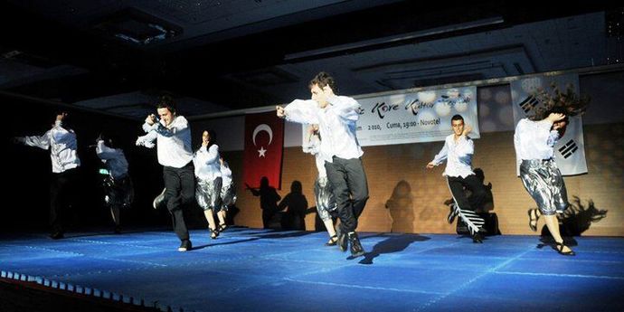 Sizce kolbastı nereye aittir?