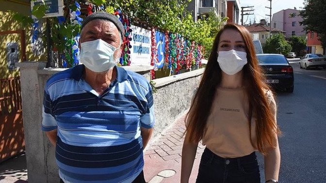 Dede ve torununun engelliler için topladığı mavi kapakları çaldılar! Ne düşünüyorsunuz?