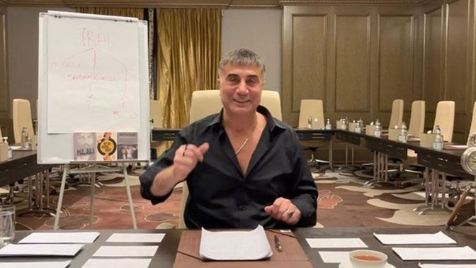 Sosyal medyada Sedat Peker'in yakalandığı iddiası konuşuluyor. Sizce yakalanmış mıdır?