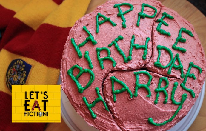 üzerinde HARRY yerine ONUN ADININ yazacağı bu Hagrid'in Harry'e yaptığı pasta hem emek verilmiş hem de aşırı tatlı bir hediye olur