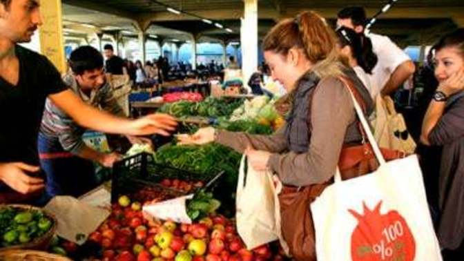 Nişantaşı'nda oturduğum için her pazara gittiğimde yargılanıyorum. Zenginler pazara gidemez mi?