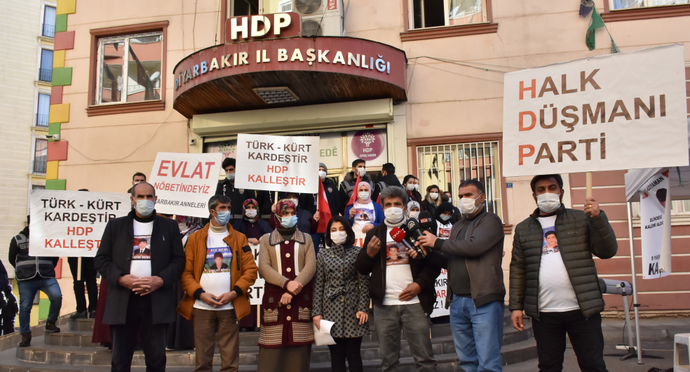 İzmir'de HDP İl binasına yapılan saldırıda annesinin yerine işe gelen Deniz Poyraz öldürüldü. Ülkedeki iklimden memnun musunuz?