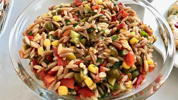 Şehriyeli tavuk salatası nasıl yapılır, tavuğun neresi kullanılır?