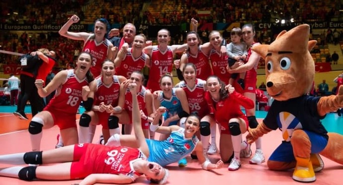 bunlar da bizim kadın voleybol takımımız