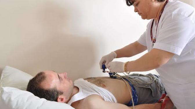 Ekg çekinirken göğsünüzü komple açıyor musunuz?