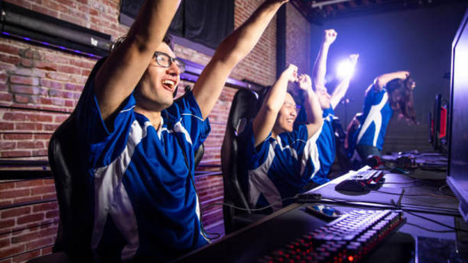İyi bir PC toplayıp E-Sporcu olmak istiyorum, hangi oyunda başarılı olurum?