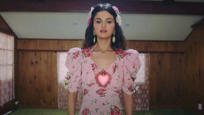 Selana Gomez'in o eski halinden eser var mı? 