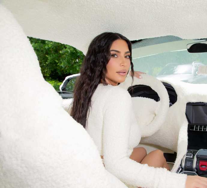 Kim Kardashianın kürk kaplı Lamborghini Urusunu gördünüz mü?