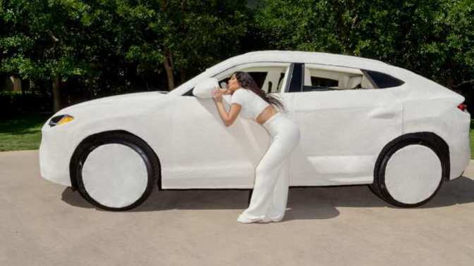 Kim Kardashian'ın kürk kaplı Lamborghini Urus'unu gördünüz mü?
