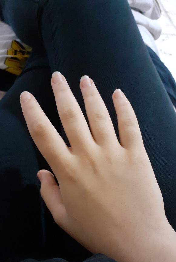 Eski sevgilim ellerimi beğenmezdi yaşlı eli gibi diye şimdi moda oldu herkes bu şekil elleri seviyor nasıl oluyor bu?