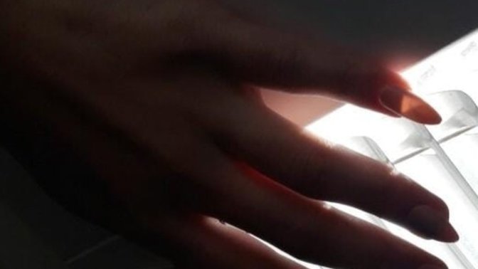Eski sevgilim ellerimi beğenmezdi yaşlı eli gibi diye şimdi moda oldu herkes bu şekil elleri seviyor nasıl oluyor bu?