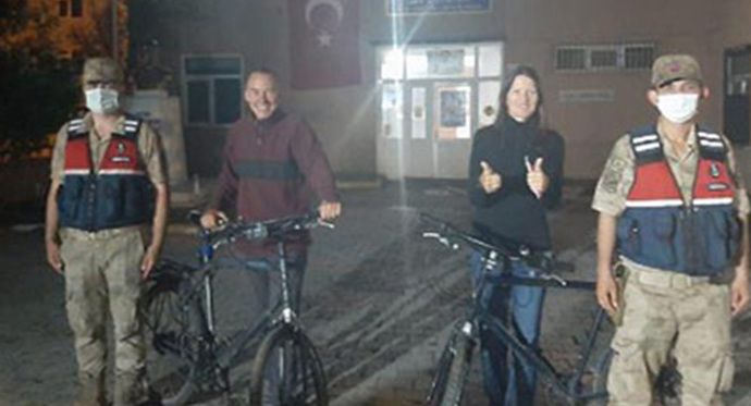 Bisikletle Türkiye turu yapan iki turistin bisikletleri çalındı. Siz bu konuda ne düşünüyorsunuz?