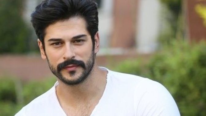 Burak Özçivit yakışıklı sizce mi?