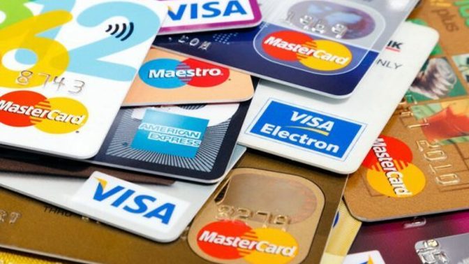 Yasak olmasına rağmen bankaların kredi kartı aidatı alması doğru mu? Aidat ödüyor musunuz?