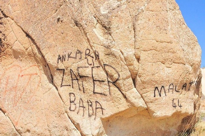 Kapadokyayı sprey boya ile mahvettiler! Neden tarihi ve doğal güzelliklerimize bu kadar duyarsız davranıyoruz?