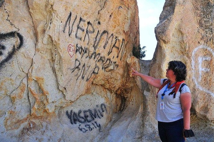 Kapadokyayı sprey boya ile mahvettiler! Neden tarihi ve doğal güzelliklerimize bu kadar duyarsız davranıyoruz?