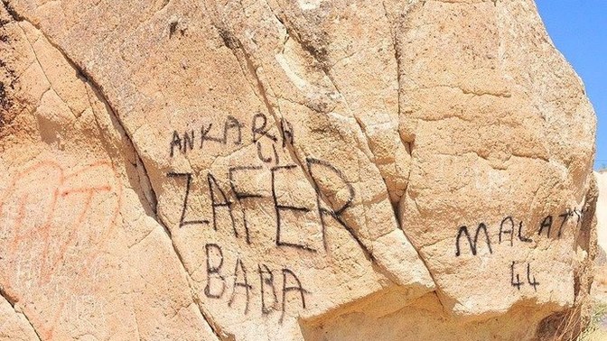 Kapadokya'yı sprey boya ile mahvettiler! Neden tarihi ve doğal güzelliklerimize bu kadar duyarsız davranıyoruz?