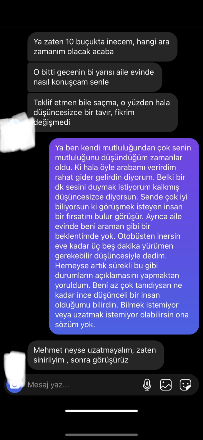 Neden değer verdiğim her insanda aynı değersizliği görüyorum. Yeminle duygusuz ve hissiz bir insana dönüşüyorum artık. Tiksiniyrm?