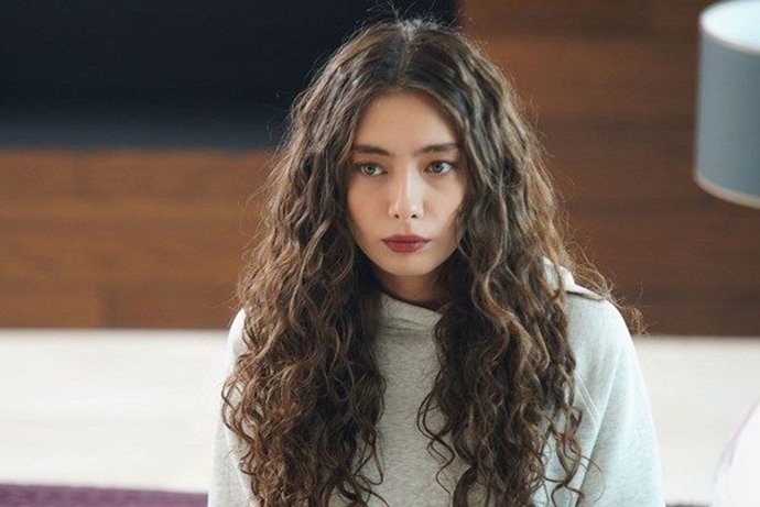 En güzel aslan burcu kadını sizce hangisi?