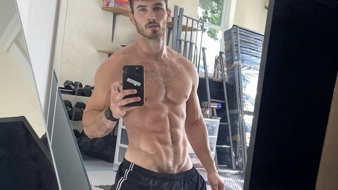 Seksi bulduğum erkeklere çok fena ilgi duymam normal mi?