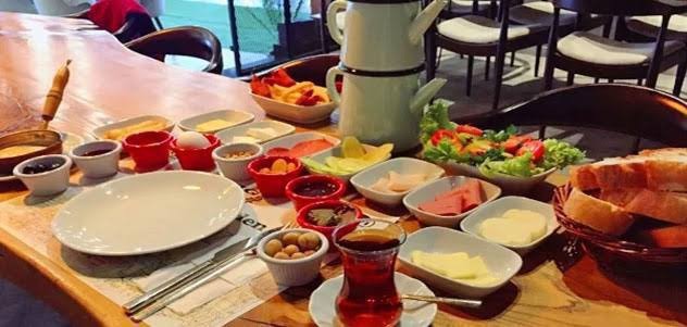 Aralıklı oruç yaparken kahvaltı yerine akşam yemeğini çıkarsam olur mu?