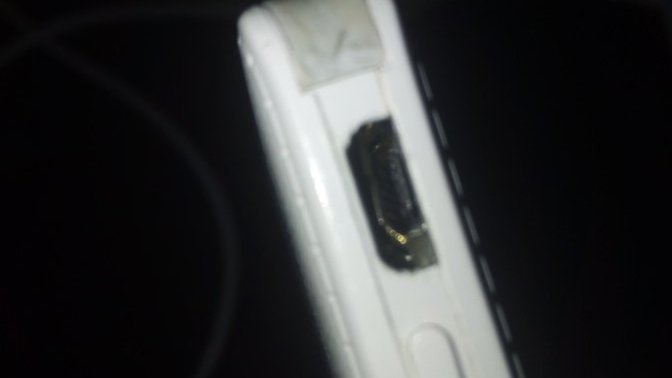 Akıllı saatin ve powerbank ın şarj soketi yerinden oynamış onun evde 1 çözümü var mı?