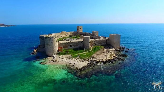 Tek başına Akdeniz turu yapmak isteyen biri nerelere gidebilir?