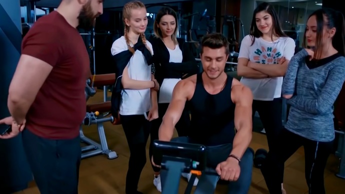 Sadece yaza doğru birkaç ay spor salonuna giden sevgili hakkında ne düşünürsünüz?