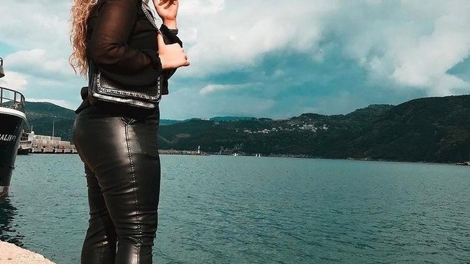Sizce deri pantolon ve topuklu nasıl olmuş?