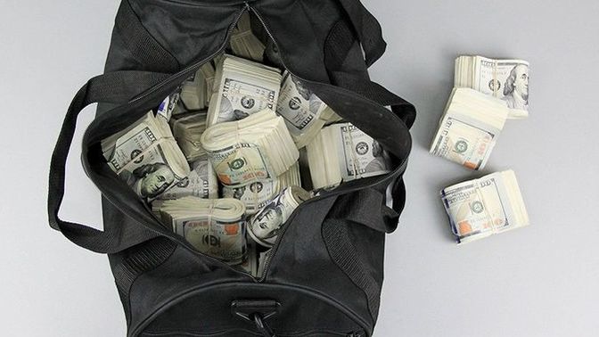 Yolda para dolu çanta bulsanız ne yaparsınız?