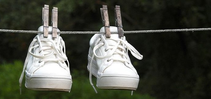 Adidasın yazlık ayakkabısını makineye atsam sökülür mü?