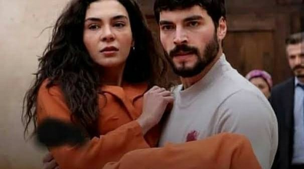 Annem erkek arkadaşımdan hoşlanmıyor ve bir tercih yapmamı istiyor, ne yapacağım?