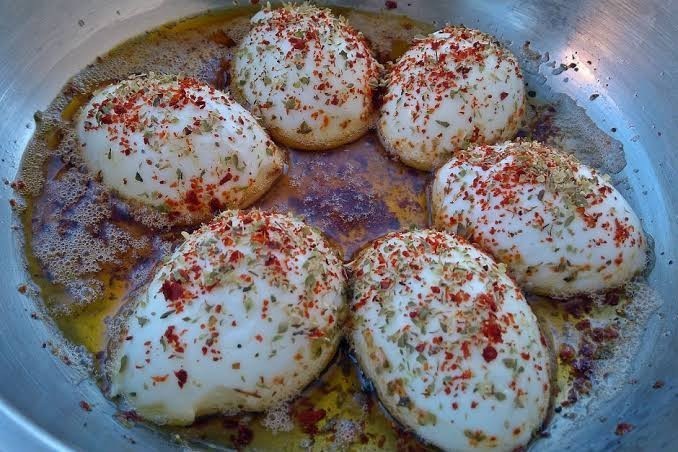 Haşlanmış yumurtayı tadından ve kokusundan midem bulanmadan nasıl yiyebilirim?