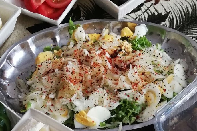Haşlanmış yumurtayı tadından ve kokusundan midem bulanmadan nasıl yiyebilirim?