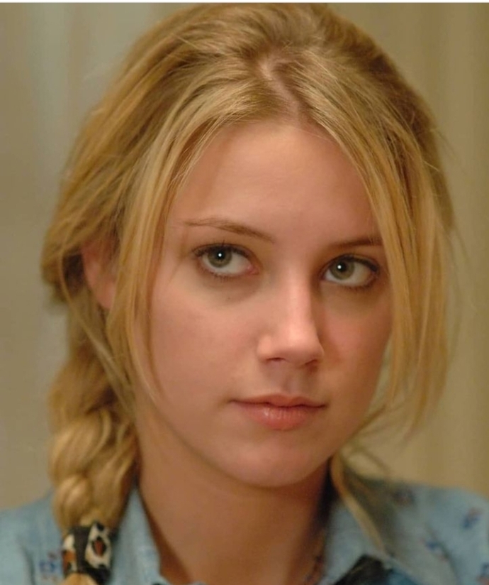 Amber Heard güzel değil diyen kızlar çok kıskanç değil mi 😂 ?