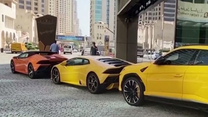 Dubai'de lüks otomobillerle sürücü kursu açıldı! Bu arabalarda ders almak için 3.800 dolar verir miydiniz?