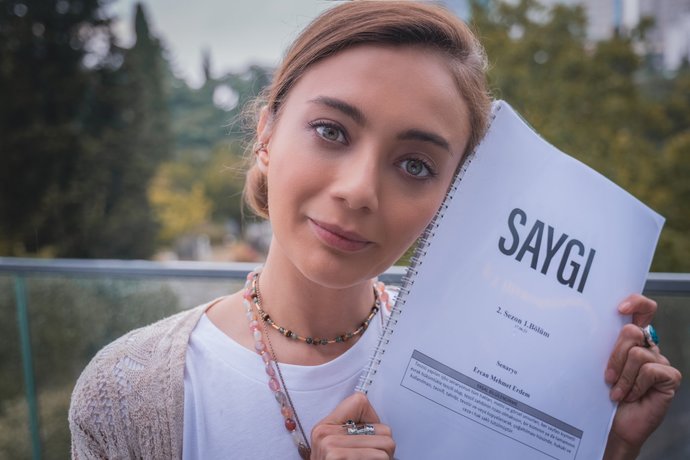 Saygı dizisine Damla Sönmez dahil oldu! 2. sezonu heyecanla bekleyenlerden misiniz?