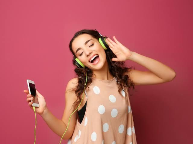 Genelde hangi ruh halindeyken müzik dinlersiniz?