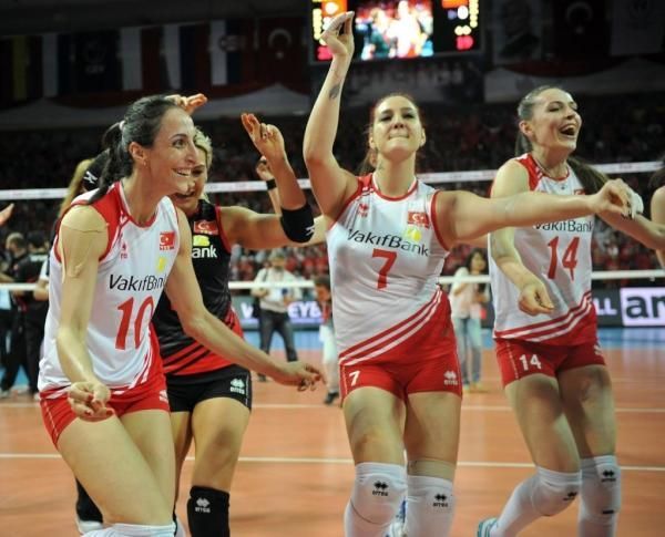 Bayanlar  Voleybol Milli Takımımızı Başarılı Buluyor musunuz?