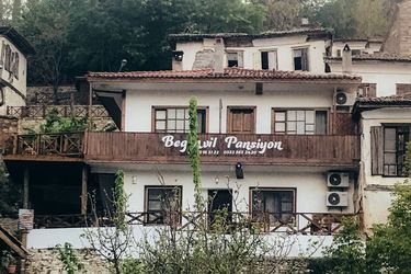 Tatil için genellikle oteli mi tercih edersiniz yoksa tatil köyü vb. yerler mi?