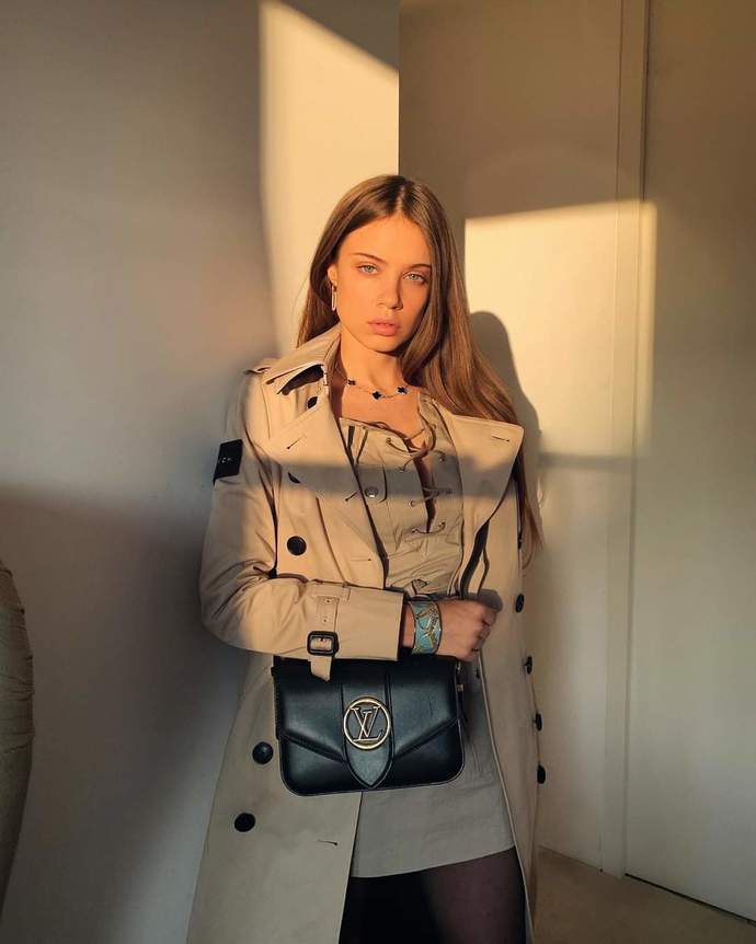 Xenia Tchoumitcheva çok güzel değil mi?