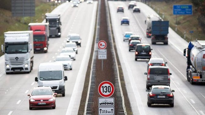 Süleyman Soylu: "Otoyollarda hız limitlerini 20 KM'ye kadar arttırabiliriz" dedi. Hız limiti kaç olmalı?