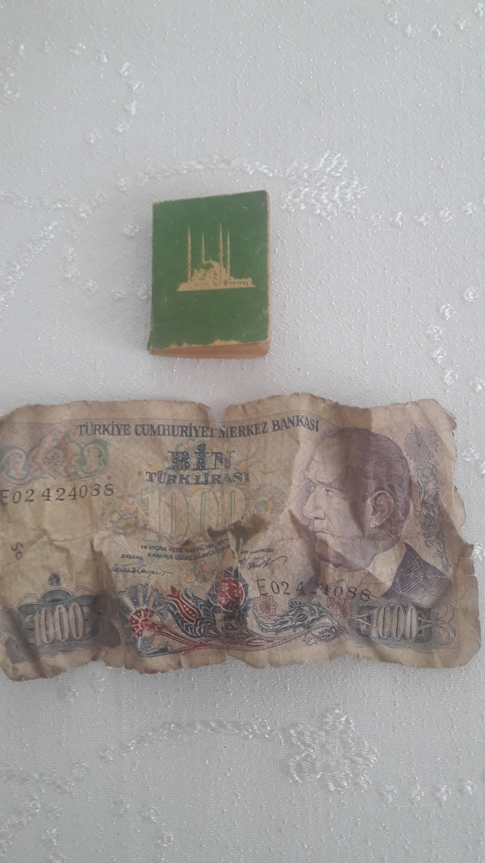 Evde bir beze sarılı aşırı küçük arapça kitapbuldum ne bu?