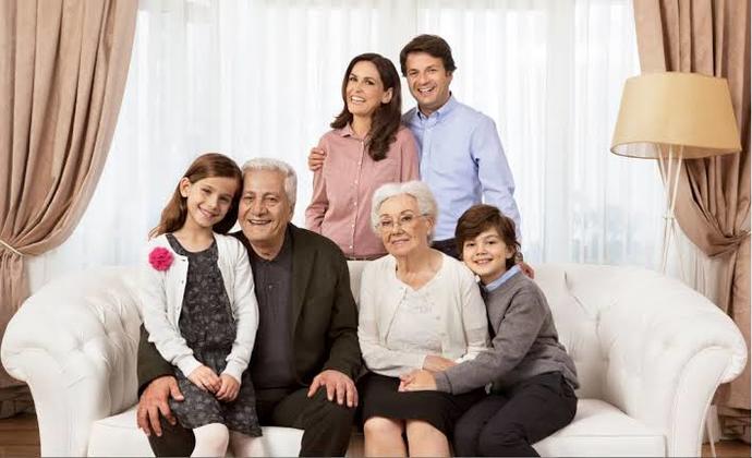 Aile büyüklerinin yanında kızınız regl oldum diyerek yüksek sesli konuşsa bundan rahatsız olur musunuz?