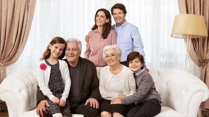 Aile büyüklerinin yanında kızınız regl oldum diyerek yüksek sesli konuşsa bundan rahatsız olur musunuz?