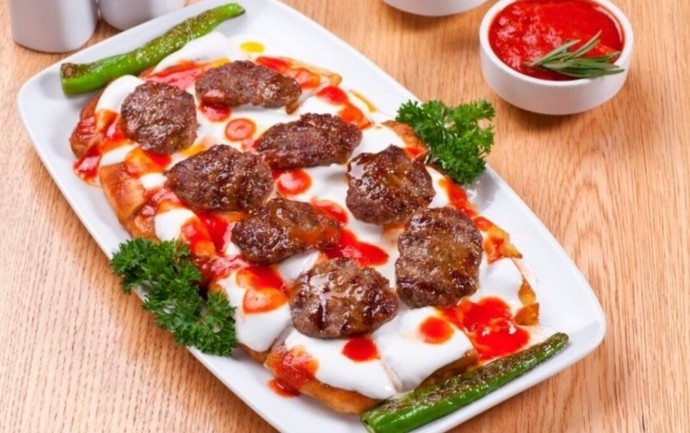 Köftenin yanına en iyi ne gider?