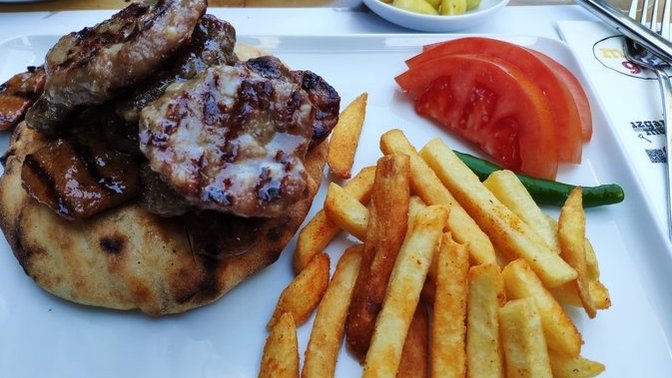 Köftenin yanına en iyi ne gider?